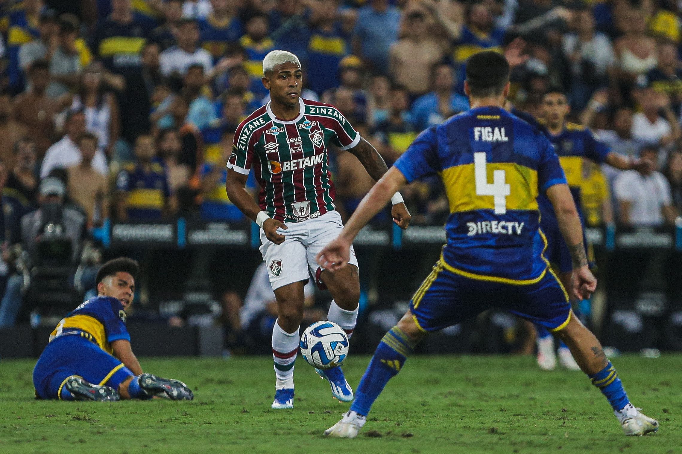 Fluminense não deve contar com John Kennedy e Alexsander para o clássico contra o Vasco