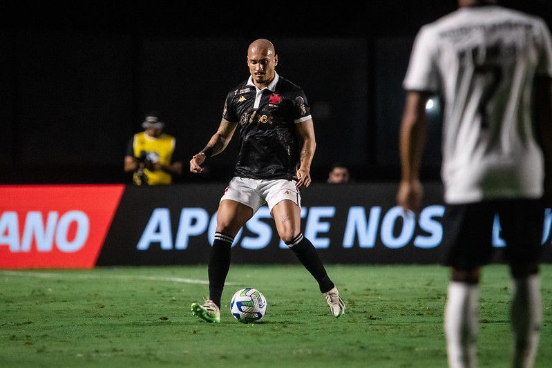 Zagueiro campeão da Série B pelo Coritiba se declara para a torcida do Vasco