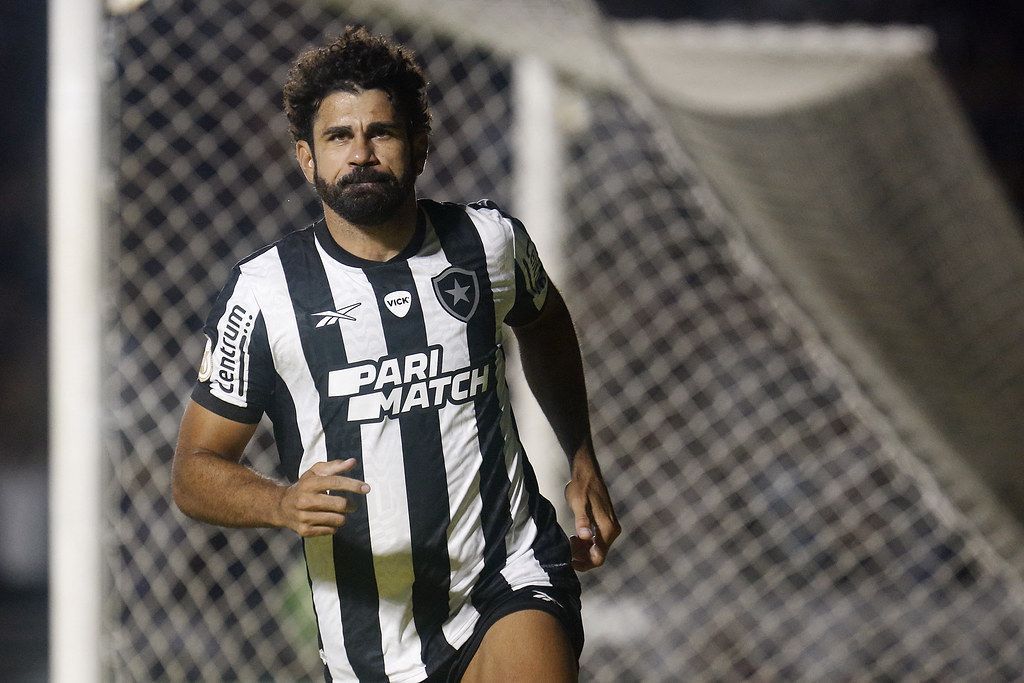 Avaliação interna faz Palmeiras se afastar de Diego Costa