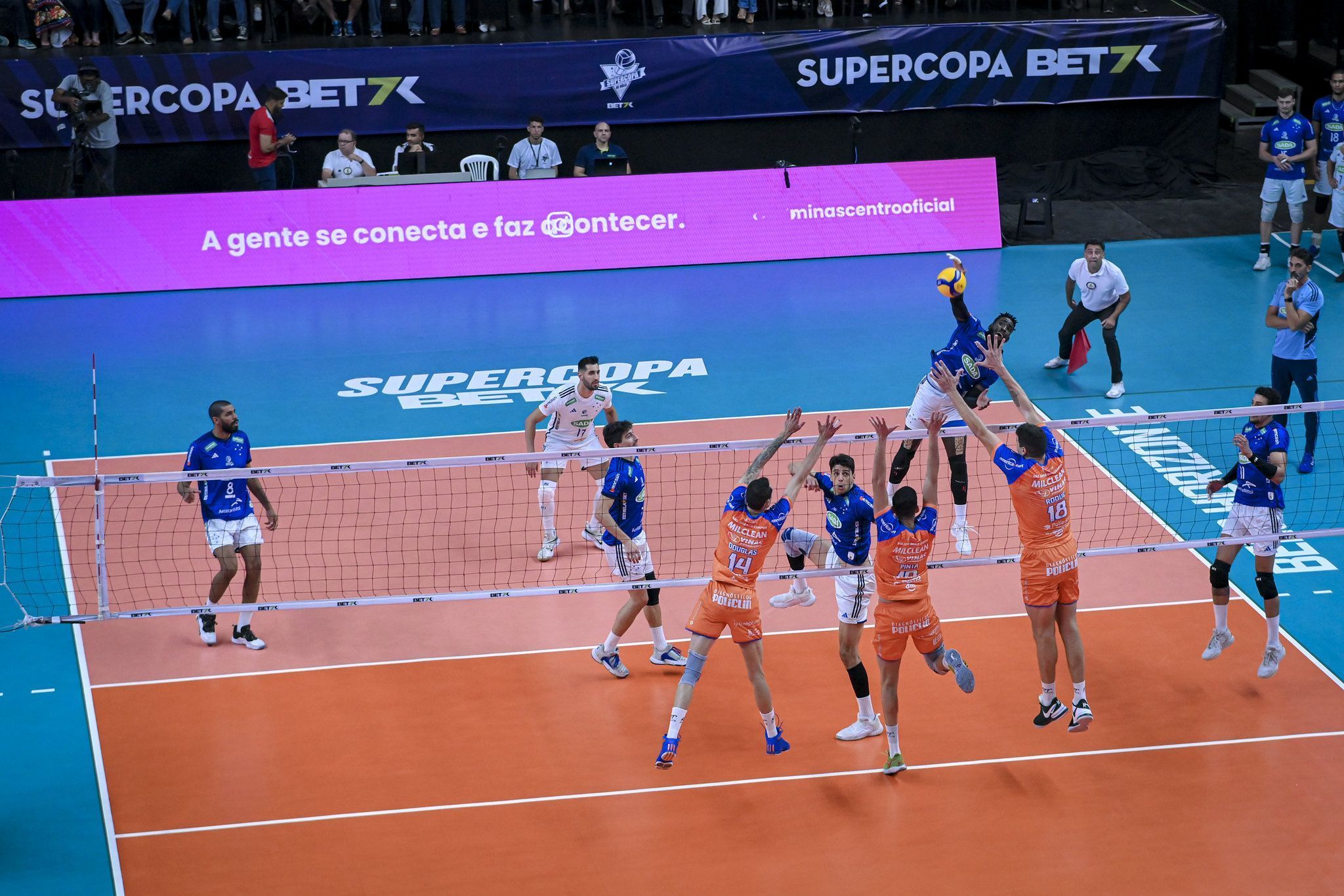 Cruzeiro x São José: duelo reúne os melhores atacantes da Superliga Masculina