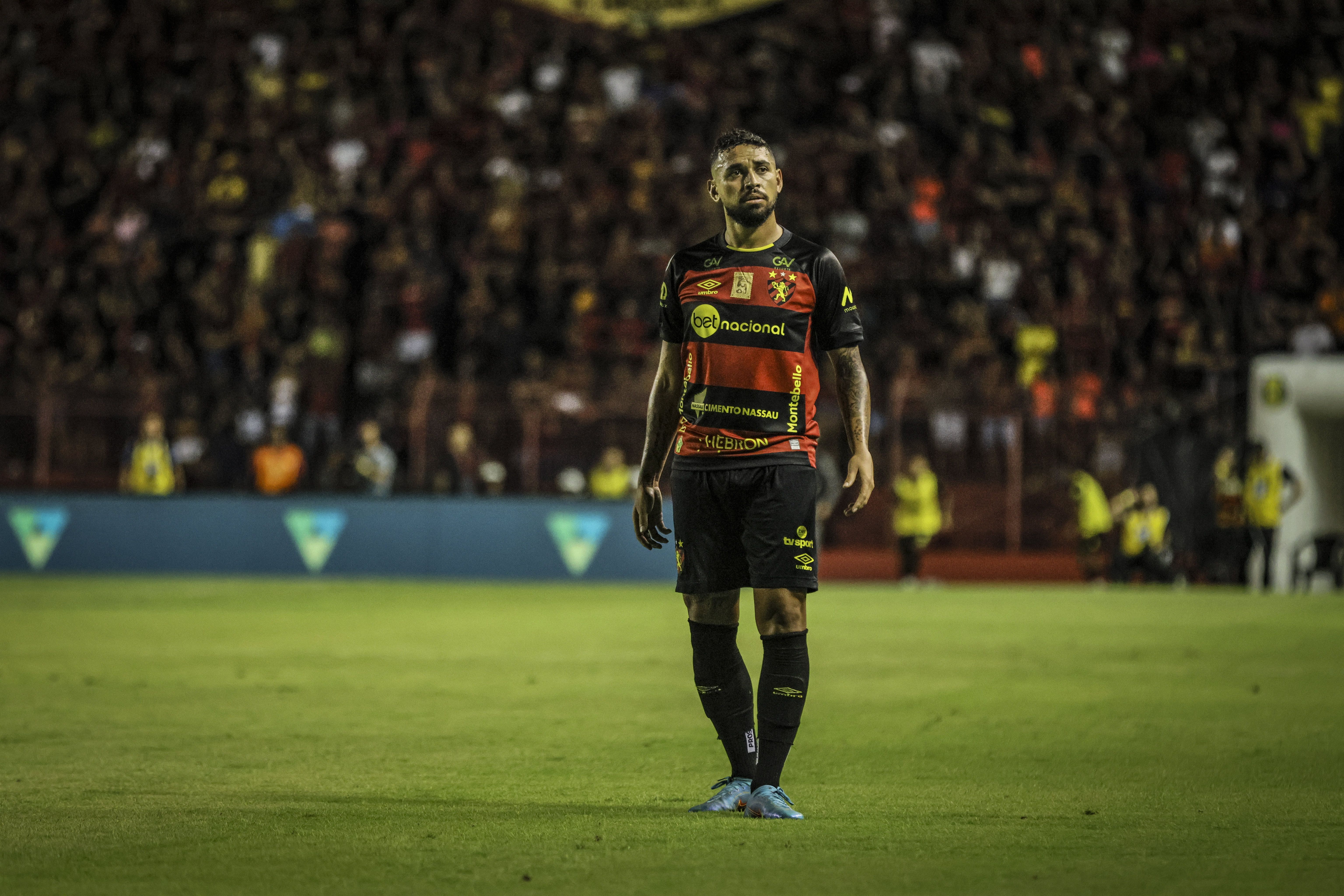 Sport chega a acerto com o Goiás, e anuncia a renovação de contrato com Felipe