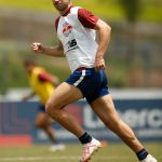 Em negociação com o Flamengo, Léo Ortiz volta a treinar com o grupo do Bragantino