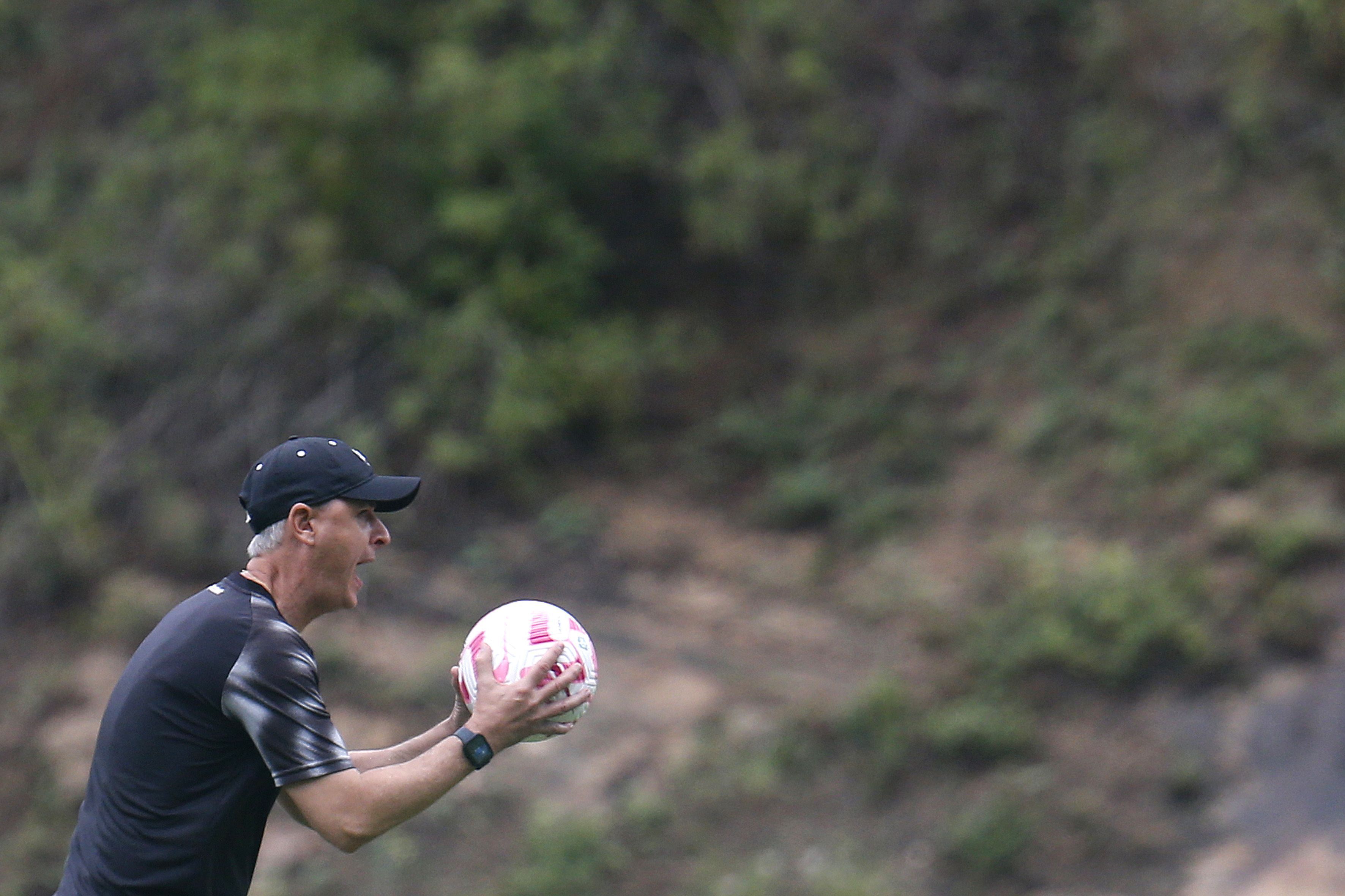 Com dois reforços, Botafogo se apresenta com elenco carente em relação a 2023