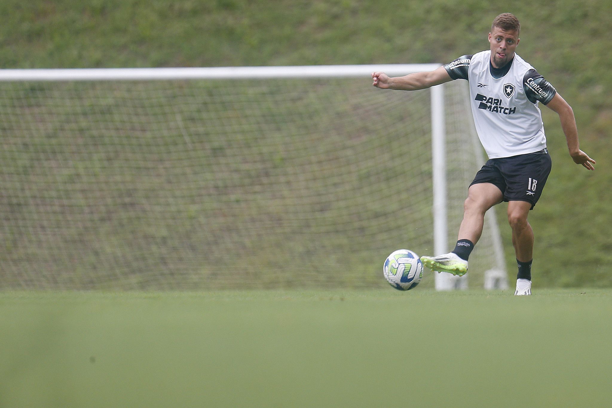 Botafogo não o procura, e Lucas Fernandes se aproxima de saída