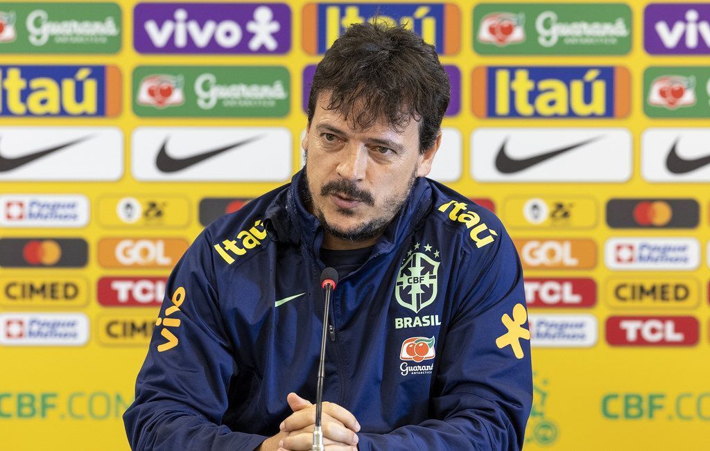 Campeão do mundo diz que não teria demitido Fernando Diniz da Seleção Brasileira