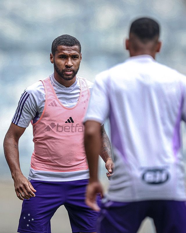 Cruzeiro recebe proposta de empréstimo pelo atacante Wesley