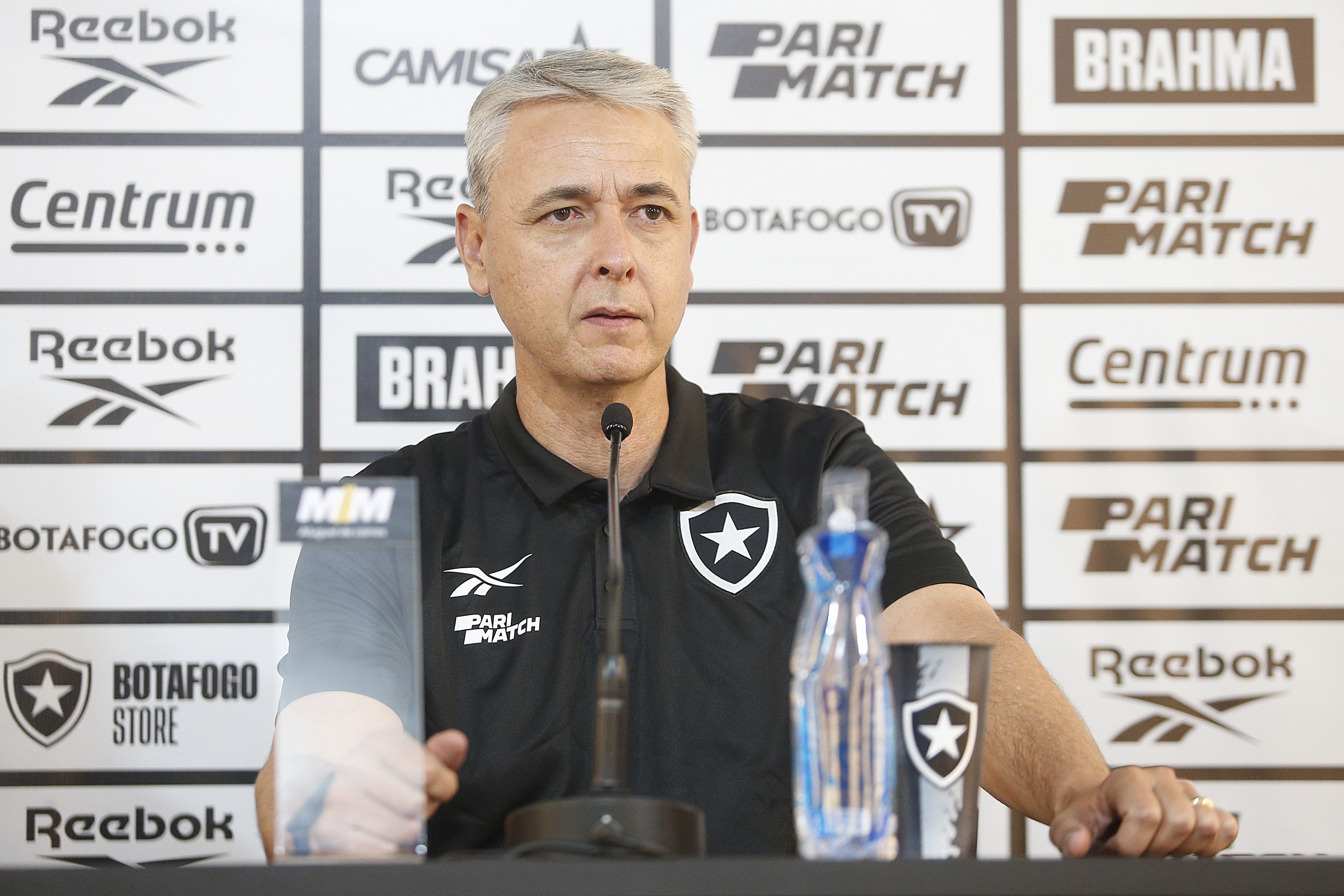 Tiago Nunes ignora vaias direcionadas a jogadores do Botafogo: 'Não deixo afetar'