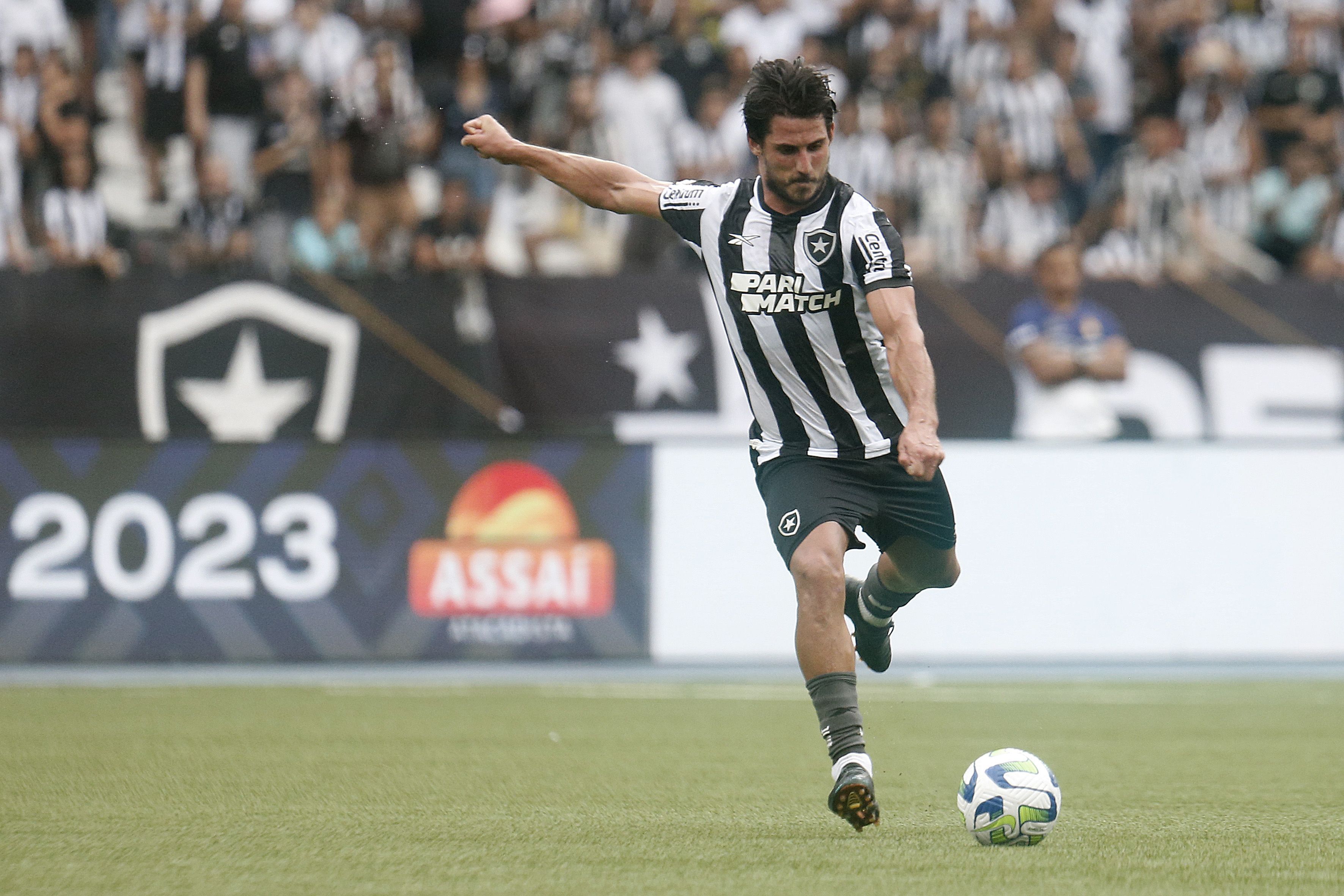 Botafogo conta com desejo de Gabriel Pires em negociação com o Benfica