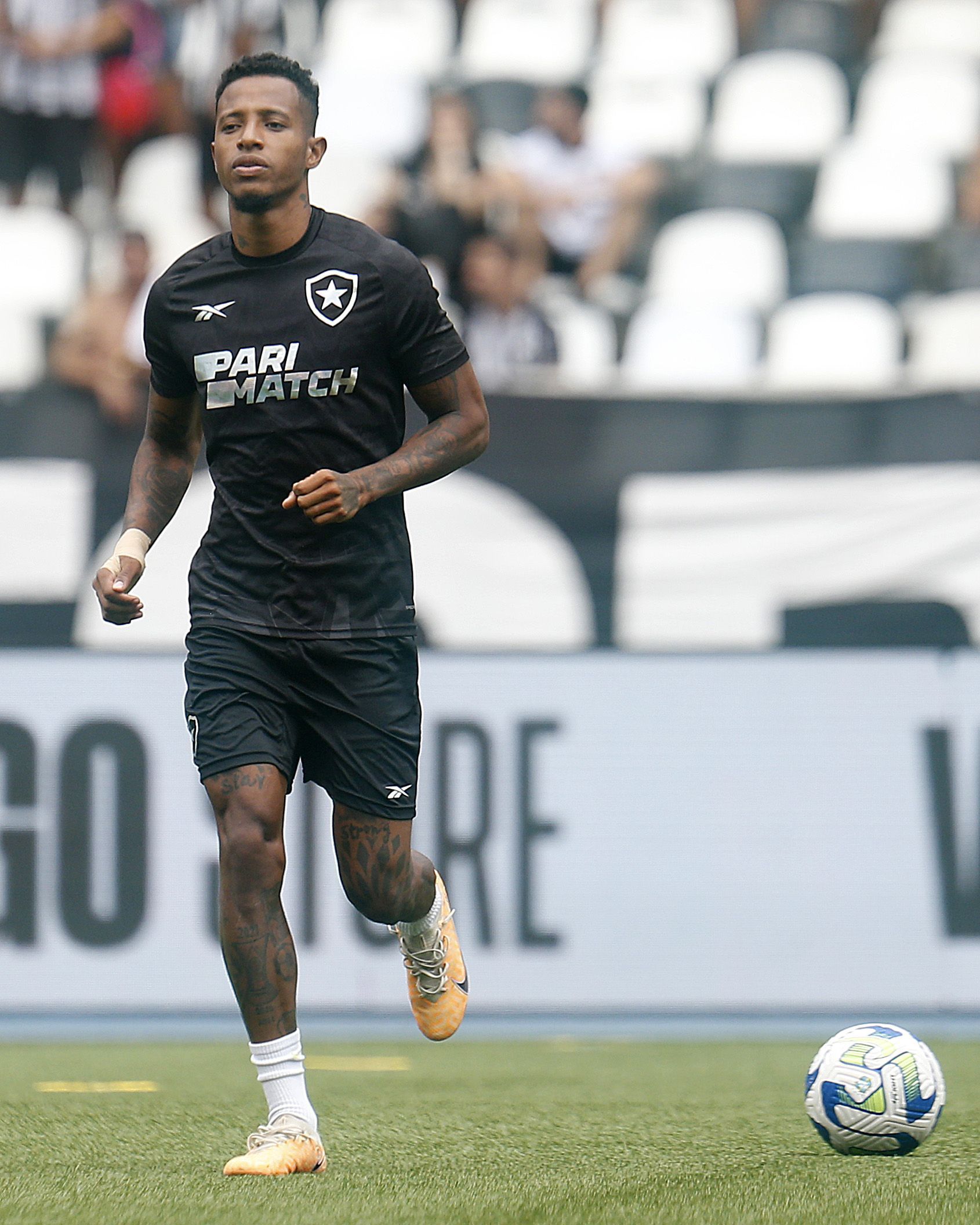 Tchê Tchê avalia queda do Botafogo no Brasileirão: 'Deixei tudo que podia'