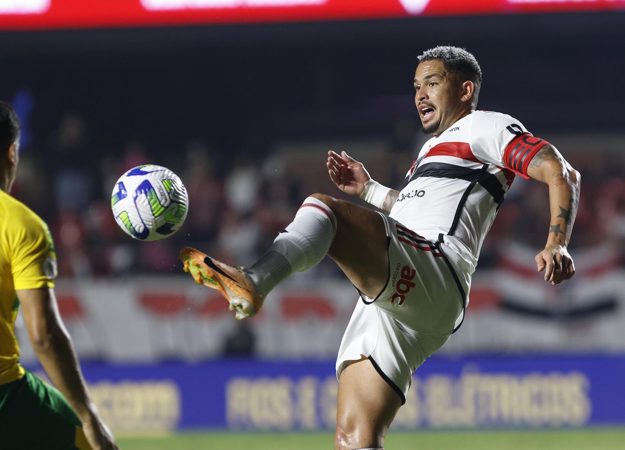 São Paulo recebe Flamengo, que precisa de 'milagre' para ser campeão
