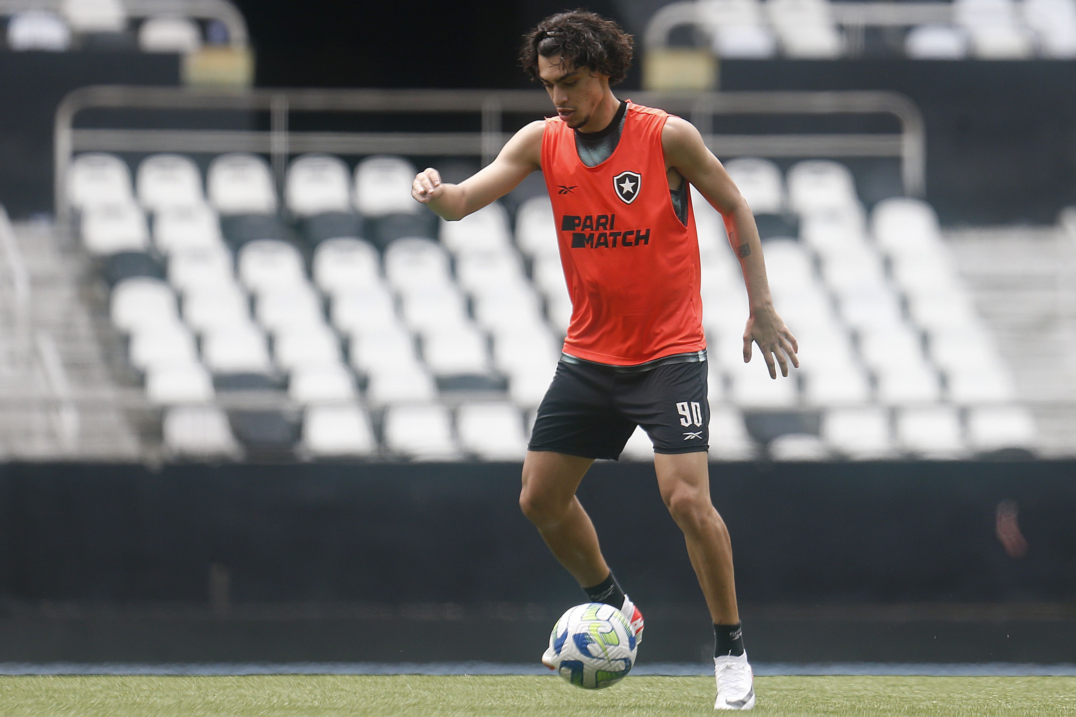 Sem espaço, joia do Botafogo termina ano fora da Seleção Pré-Olímpica