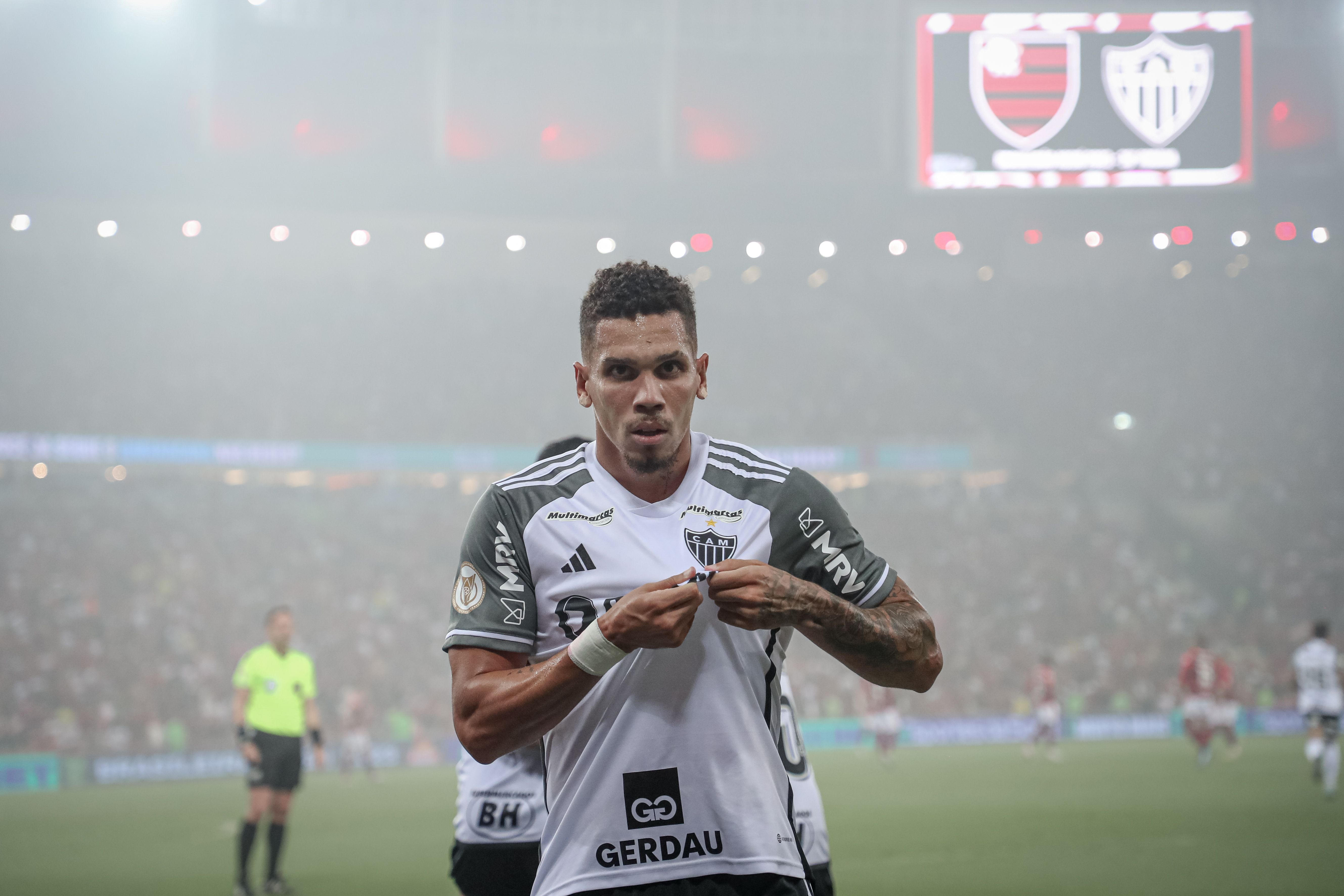 Atlético: Edmundo diz que Paulinho 'rejeitou o Flamengo' na volta ao Brasil