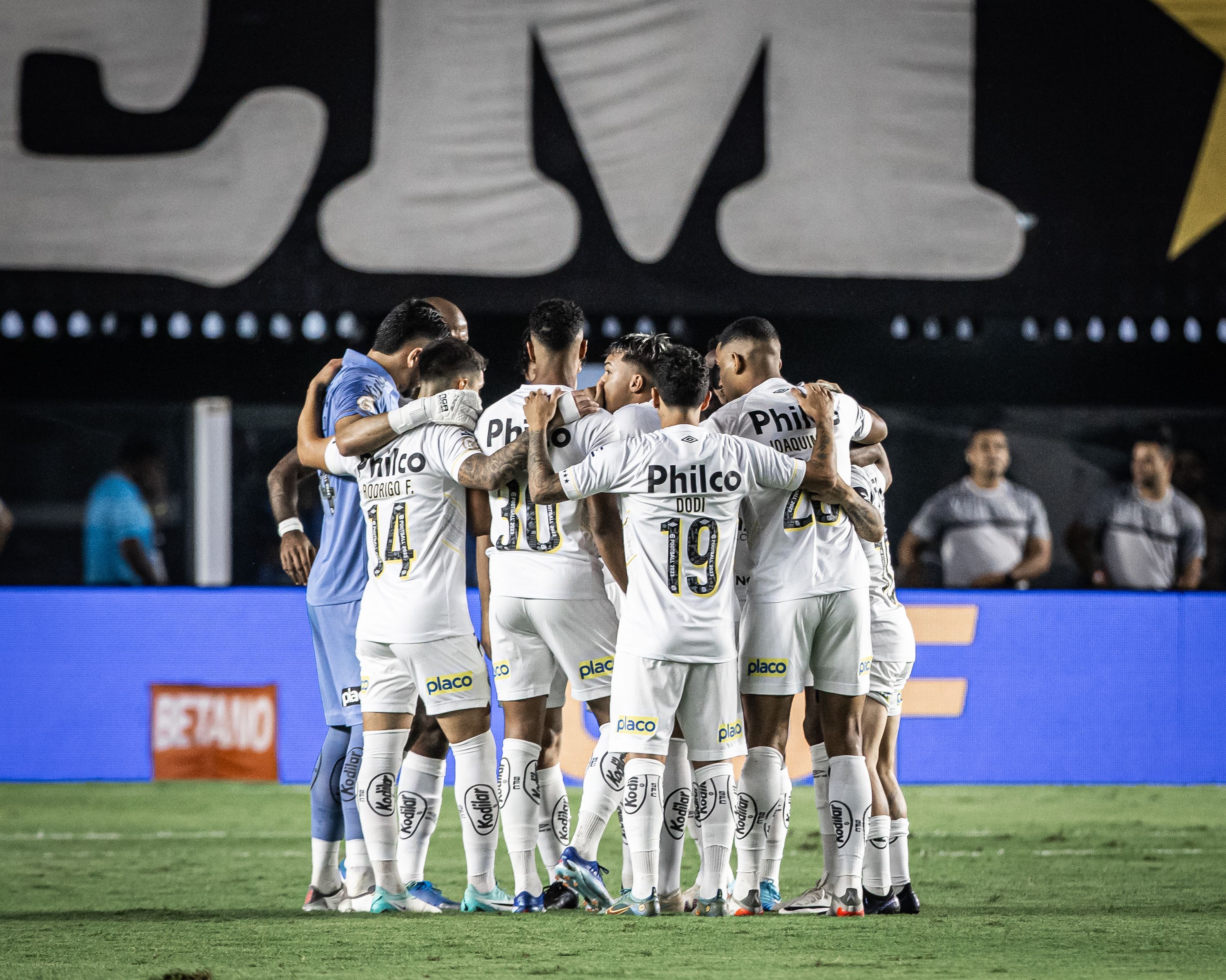 Pela permanência na Série A do Brasileiro, Santos recebe o Fortaleza na Vila Belmiro