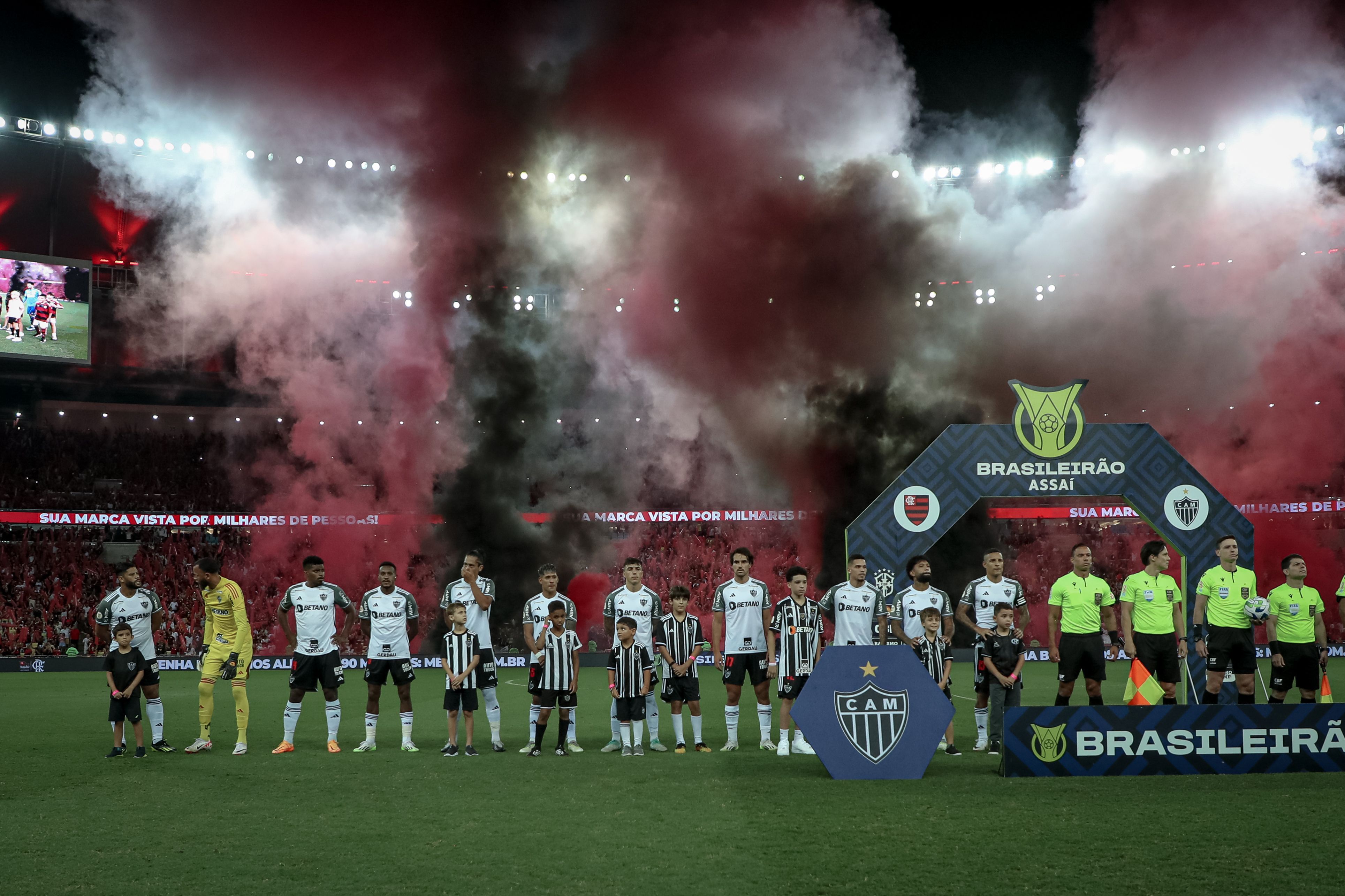 Dois jogadores do Atlético recebem votos de 'mais chatos' do Brasil