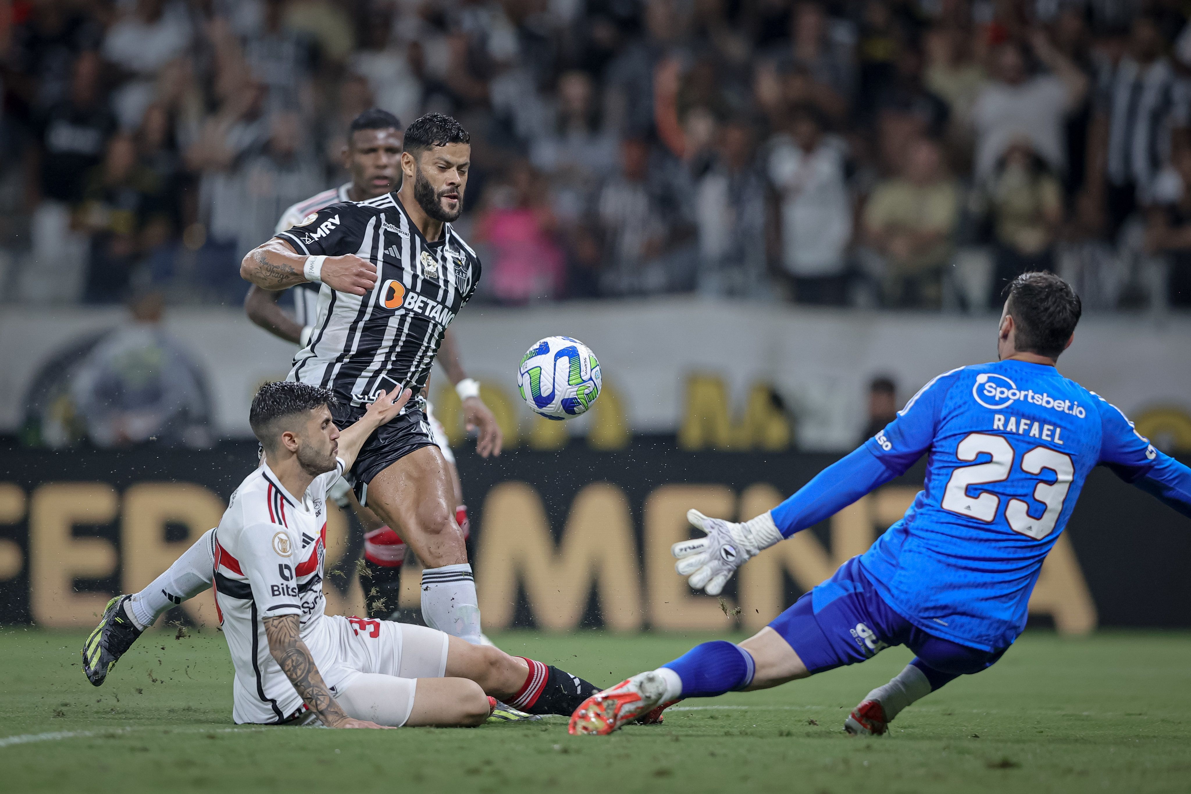 Atlético encara o São Paulo e busca quebrar 'maldição do G4' no Brasileiro
