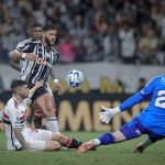 Atlético encara o São Paulo e busca quebrar 'maldição do G4' no Brasileiro