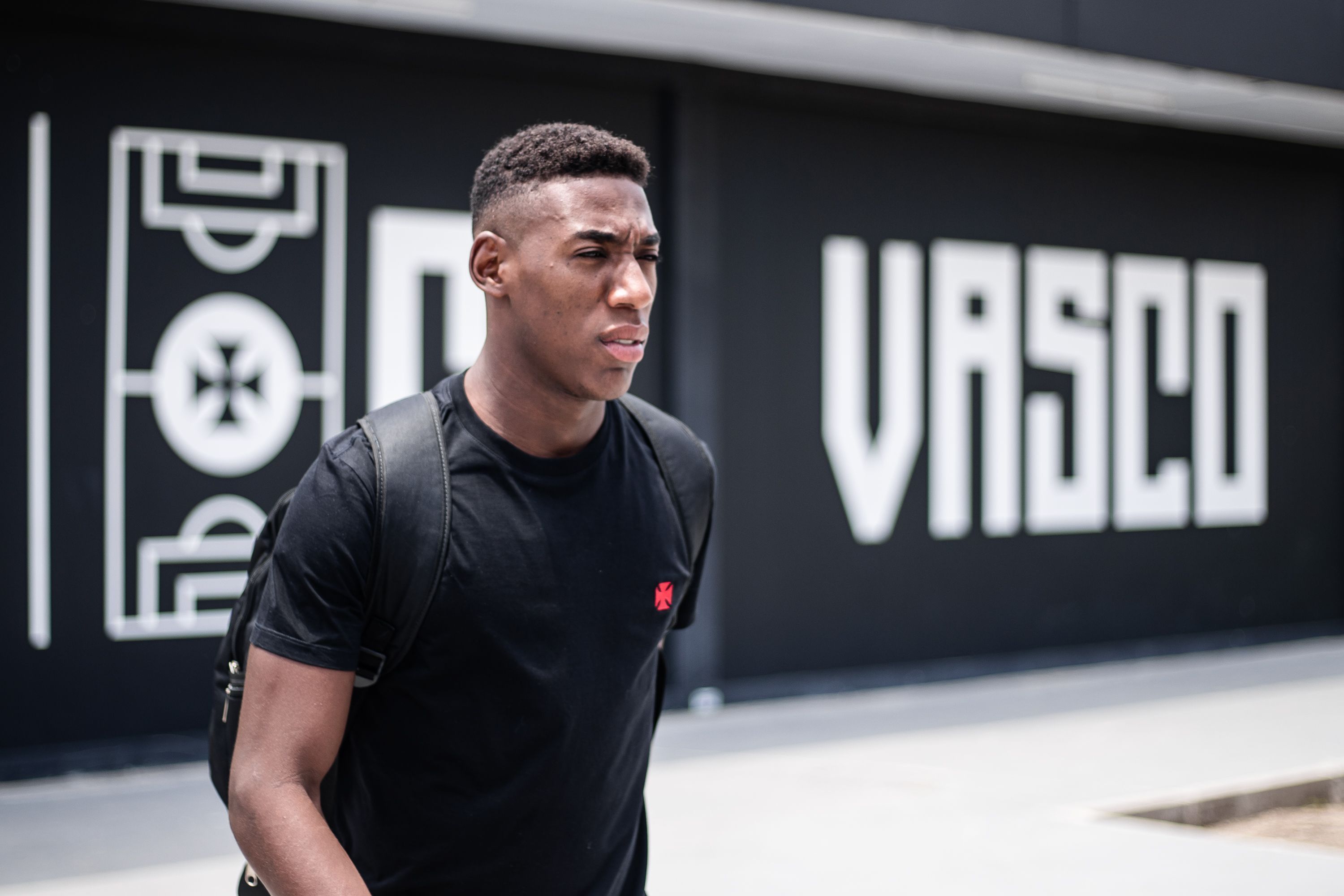 Vasco quita pendências com o São Paulo por contratação de Léo Pelé