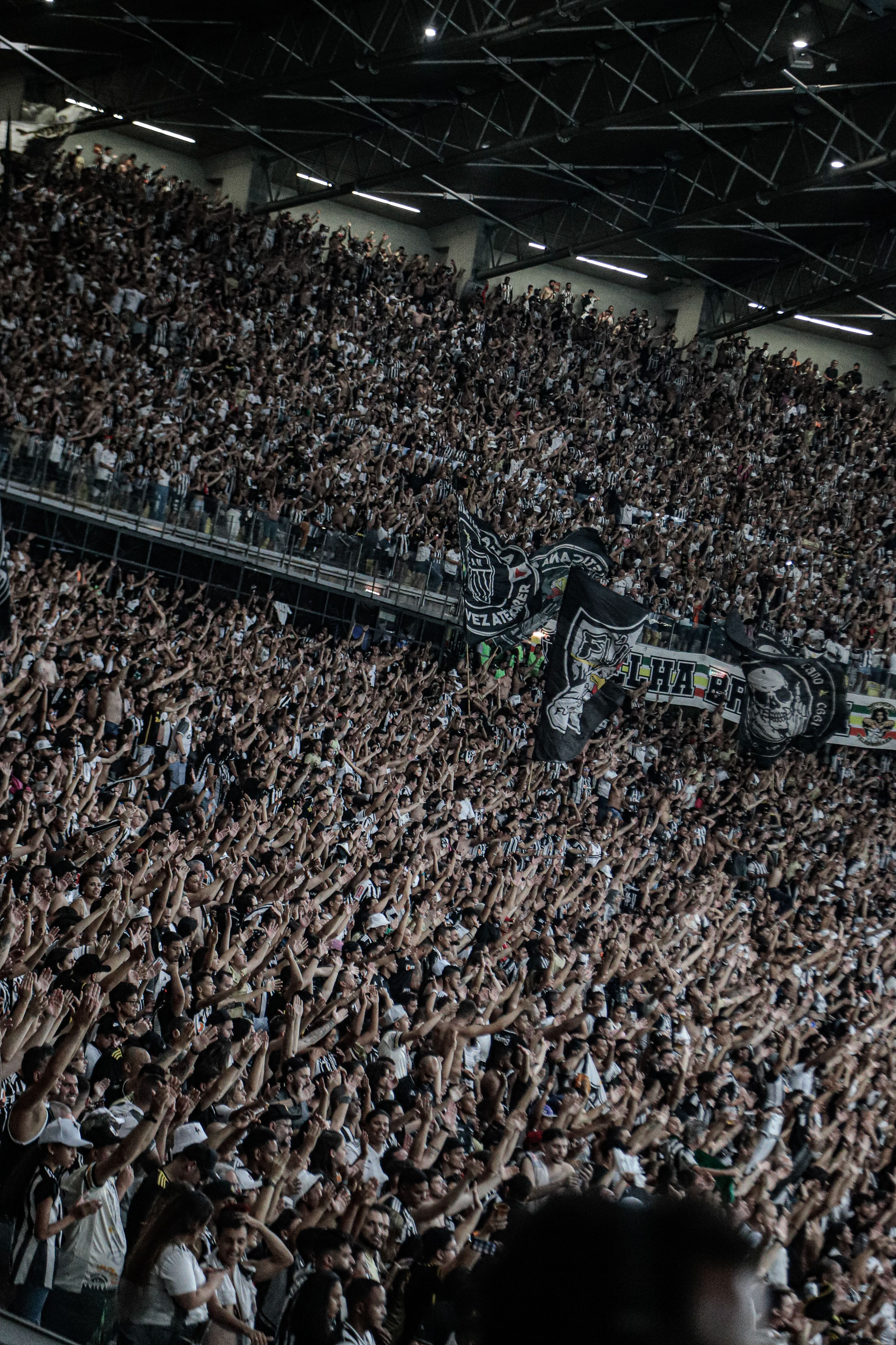 Ex-São Paulo exalta torcida do Atlético: 'Não deixa você respirar'