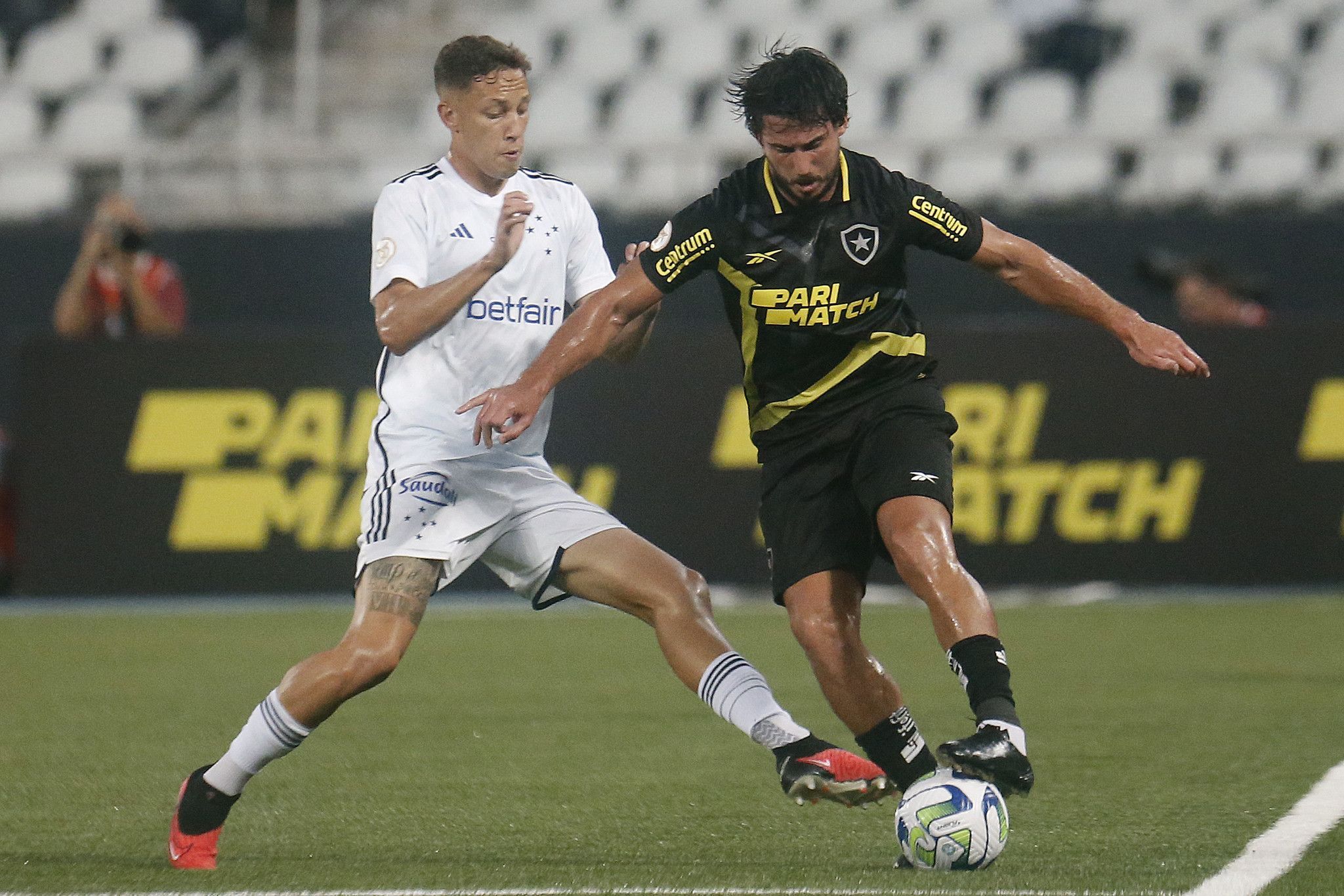 Gabriel Pires é comunicado pelo Botafogo e não terá empréstimo renovado