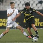 Gabriel Pires é comunicado pelo Botafogo e não terá empréstimo renovado