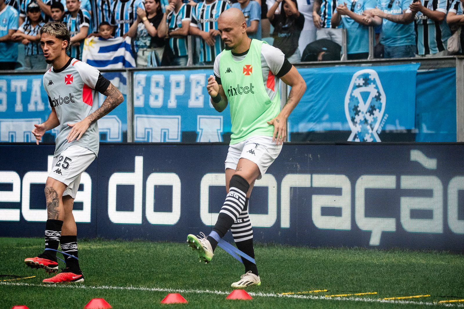 Vasco estuda proposta e deve oferecer renovação para Maicon na próxima semana