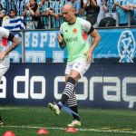 Vasco estuda proposta e deve oferecer renovação para Maicon na próxima semana