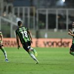 Atacante do América cobra, e santista faz pix de R$ 50 mil pelo gol sobre o Bahia