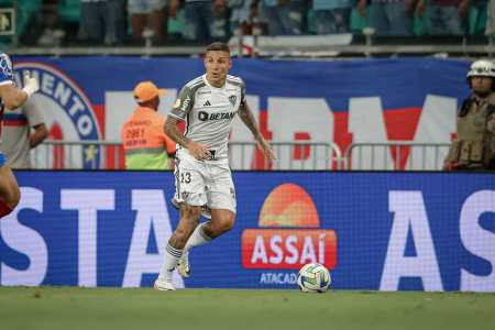 Arana foi titular na goleada sofrida pelo Atlético na Arena Fonte Nova