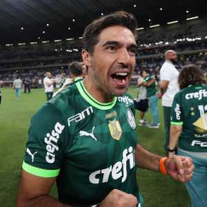 Abel chega a Portugal de férias e fala sobre 'fico' no Palmeiras: 'Futebol é incerteza'