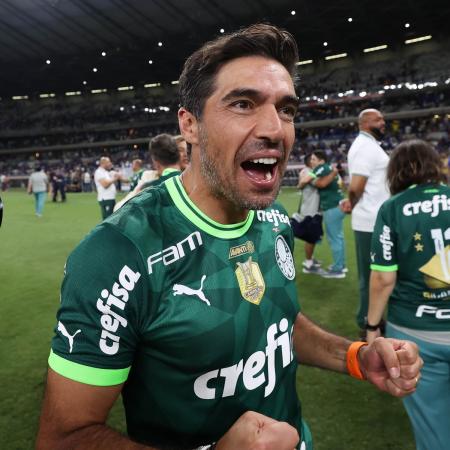 Abel chega a Portugal de férias e fala sobre 'fico' no Palmeiras: 'Futebol é incerteza'
