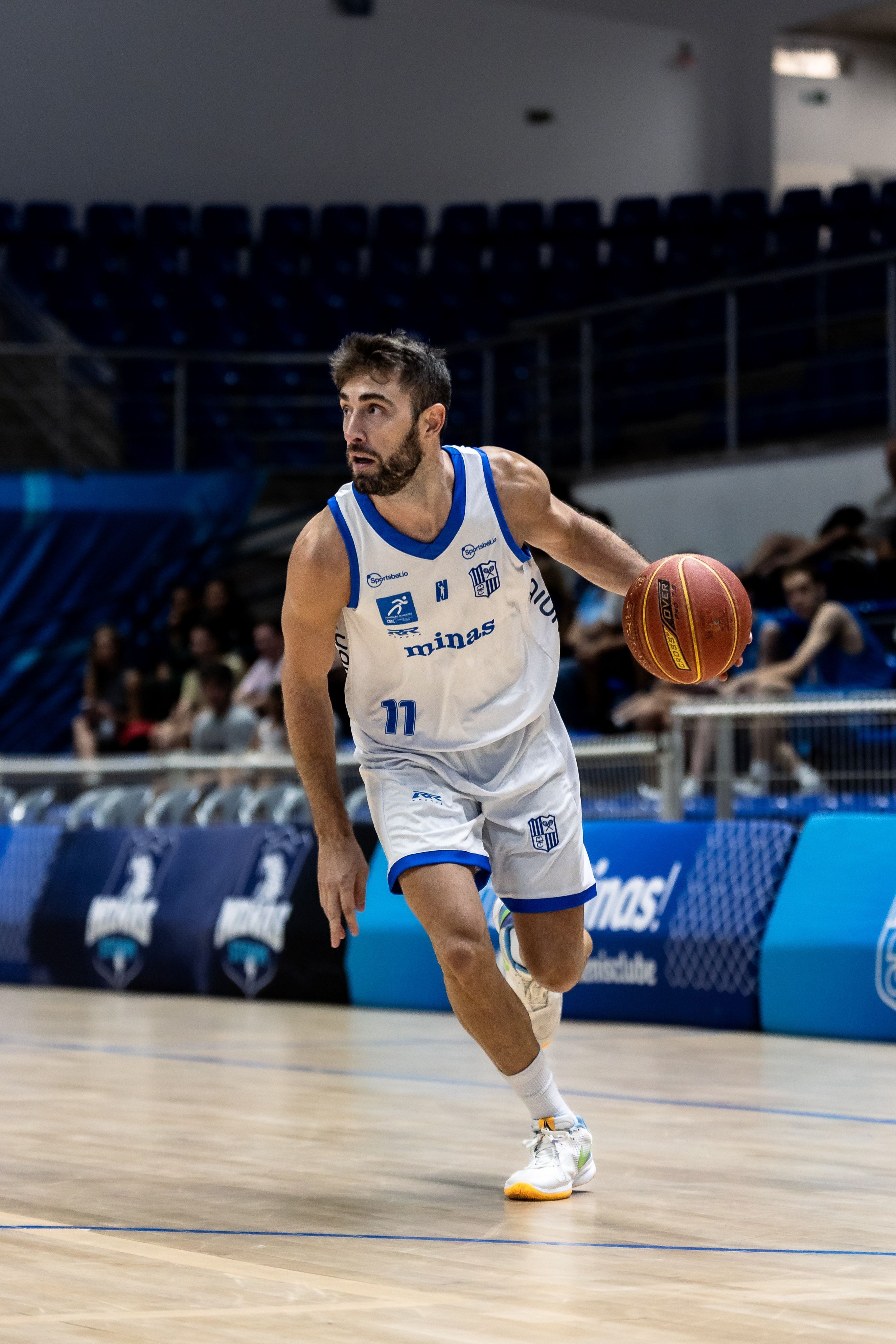 Argentino do Minas Tênis Clube é suspenso por 10 jogos no NBB por racismo