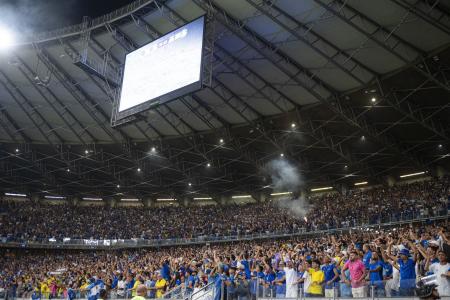 Torcidas de Cruzeiro e Palmeiras no Mineirão.jpg