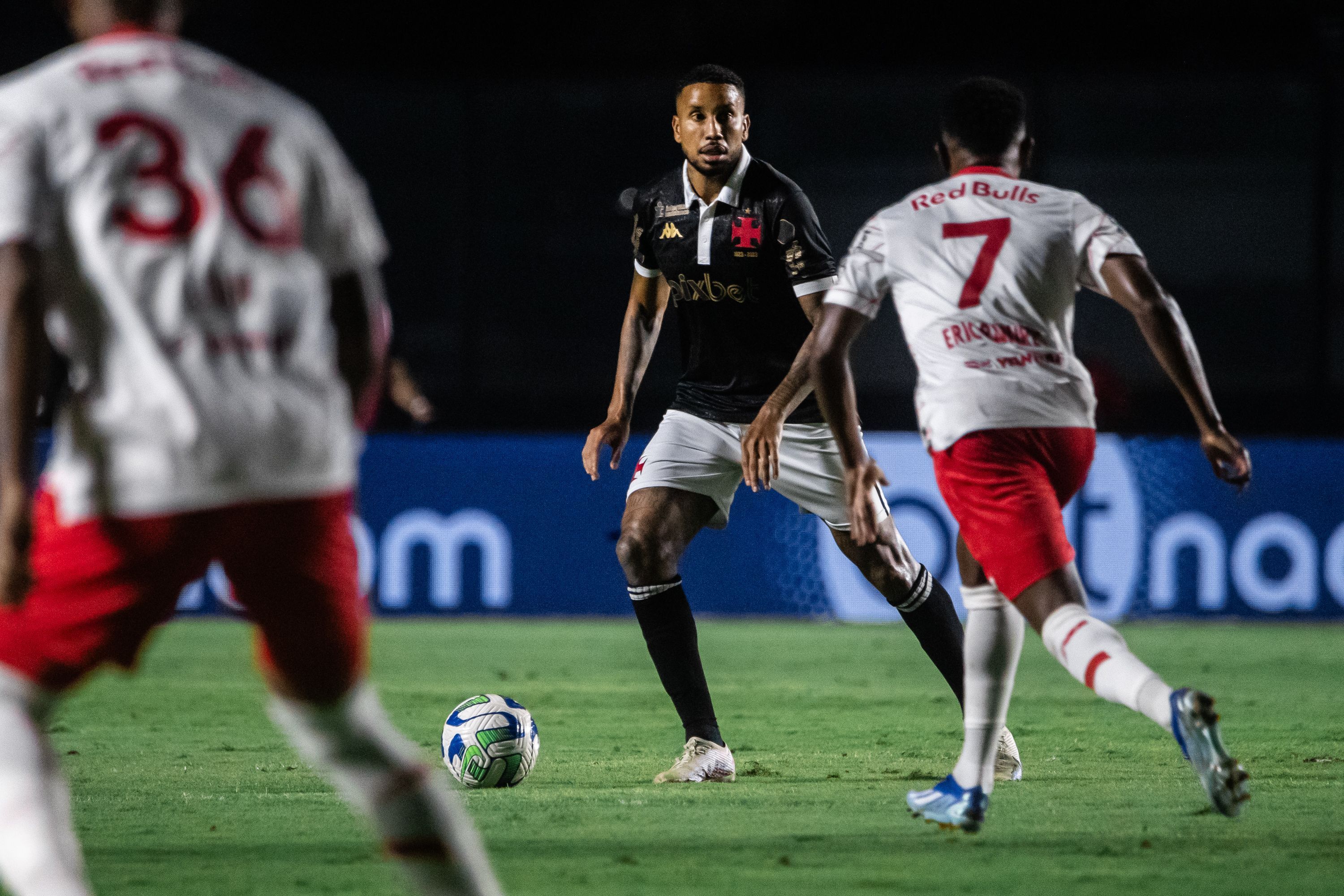 Vasco 2 x 1 Bragantino: veja melhores momentos e gols do jogo do Brasileiro