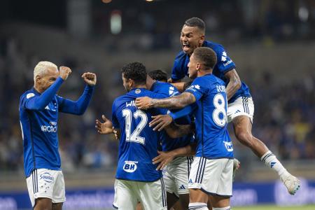 A não ser nos primeiros minutos, quando pressionou mais e chegou ao primeiro gol, o Atlético acabou sendo um time mais desarrumado e sem...