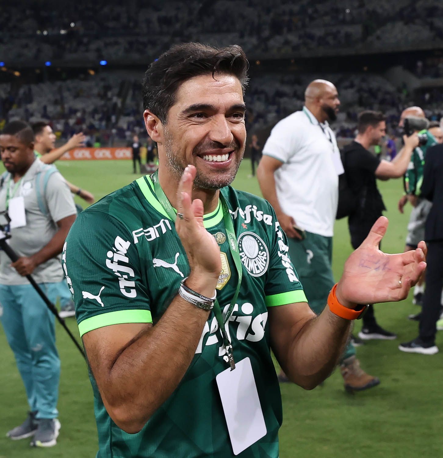 No Mundial, meia do Manchester City faz elogios para Abel, técnico do Palmeiras
