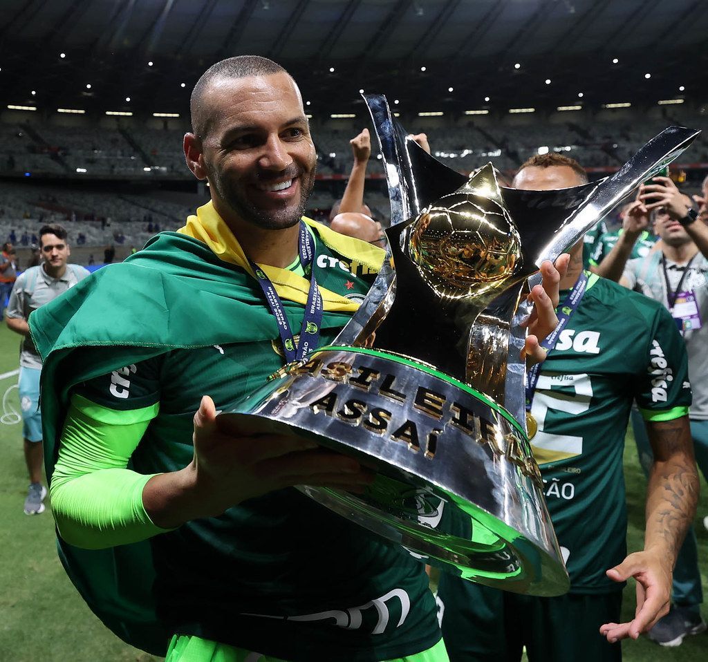 Palmeiras anuncia renovação de contrato com o goleiro Weverton até 2026