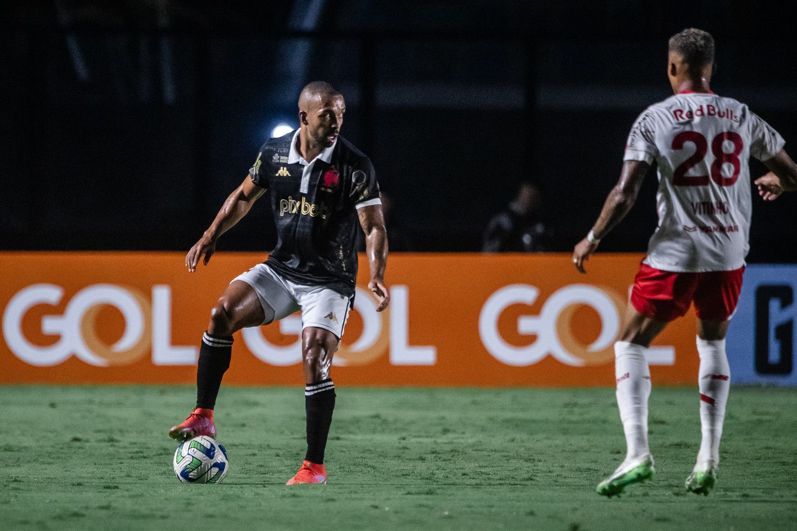Vasco acerta a compra em definitivo de Paulo Henrique, do Atlético