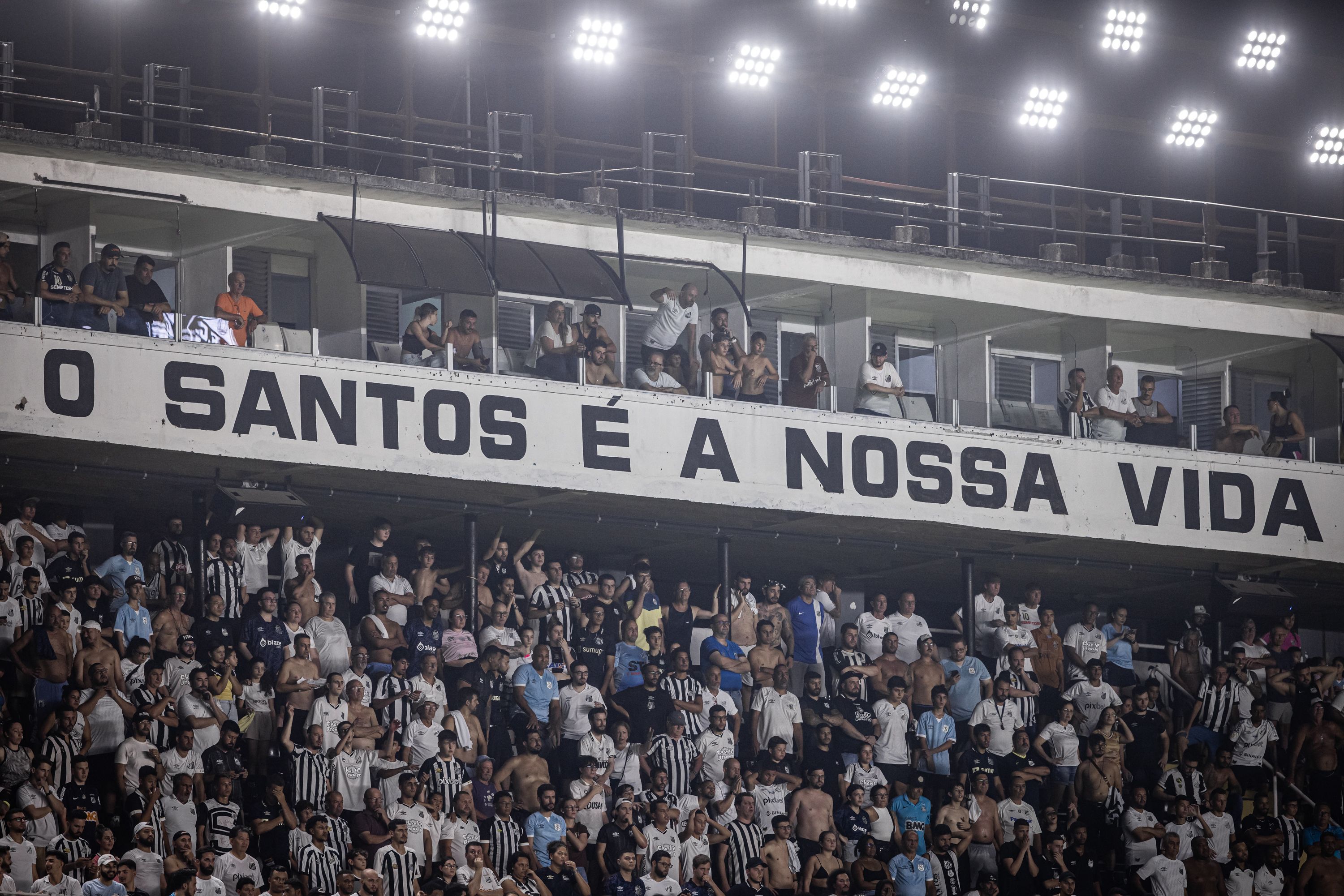 Em ano de Série B, Santos valoriza torcida em mensagem de Natal: 'Vamos sair dessa'