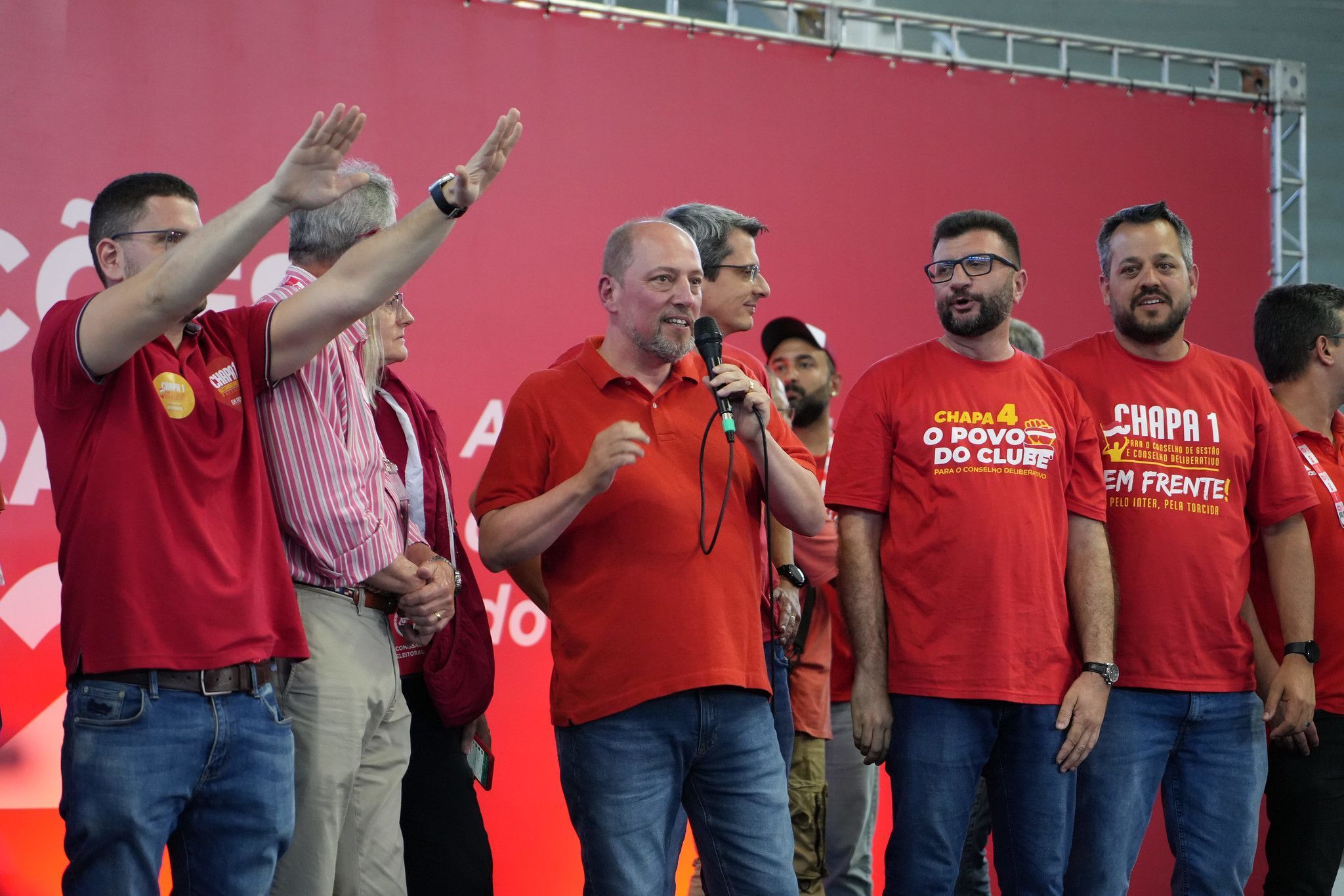 Reeleito no Inter, Barcellos deve renovar com Coudet e anunciar reforços até o final do mês