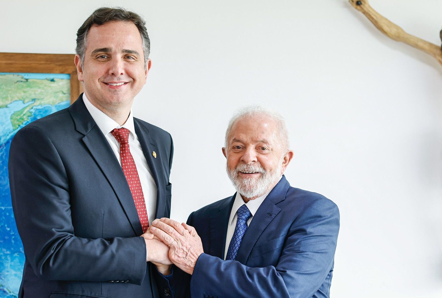 Pacheco posta foto com Lula e agradece criação de curso em Viçosa