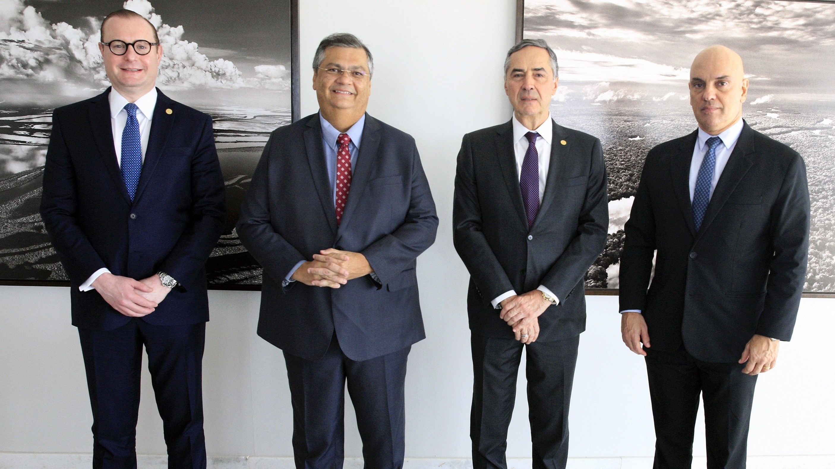 STF forma maioria para manter Moraes, Zanin e Dino em julgamento de Bolsonaro