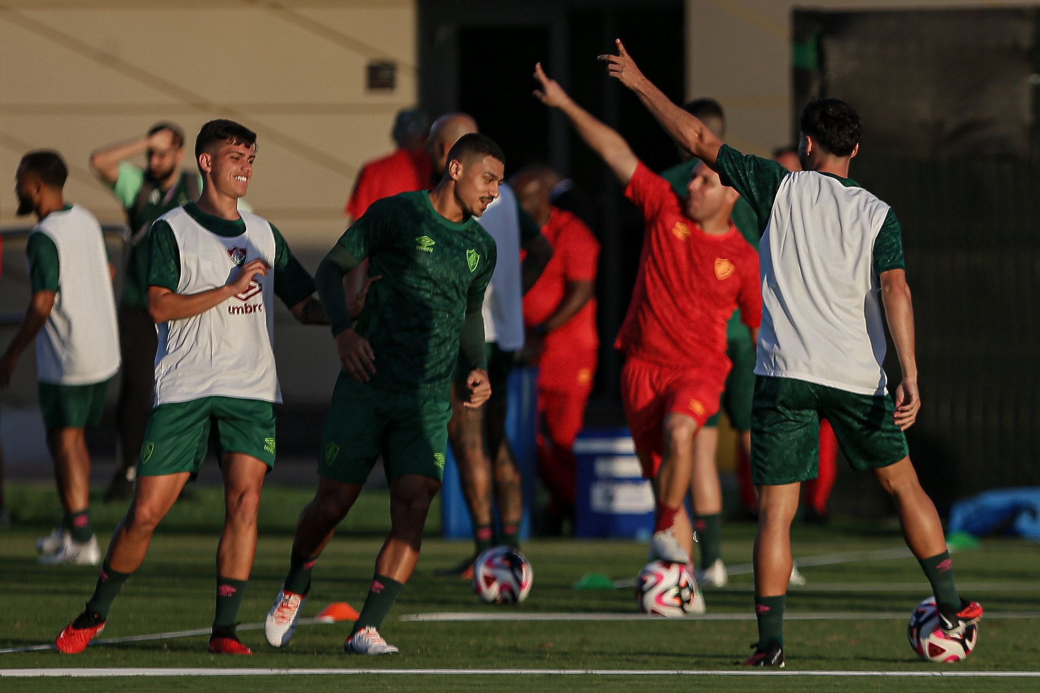Fluminense treina com força máxima em primeira atividade realizada na Arábia Saudita