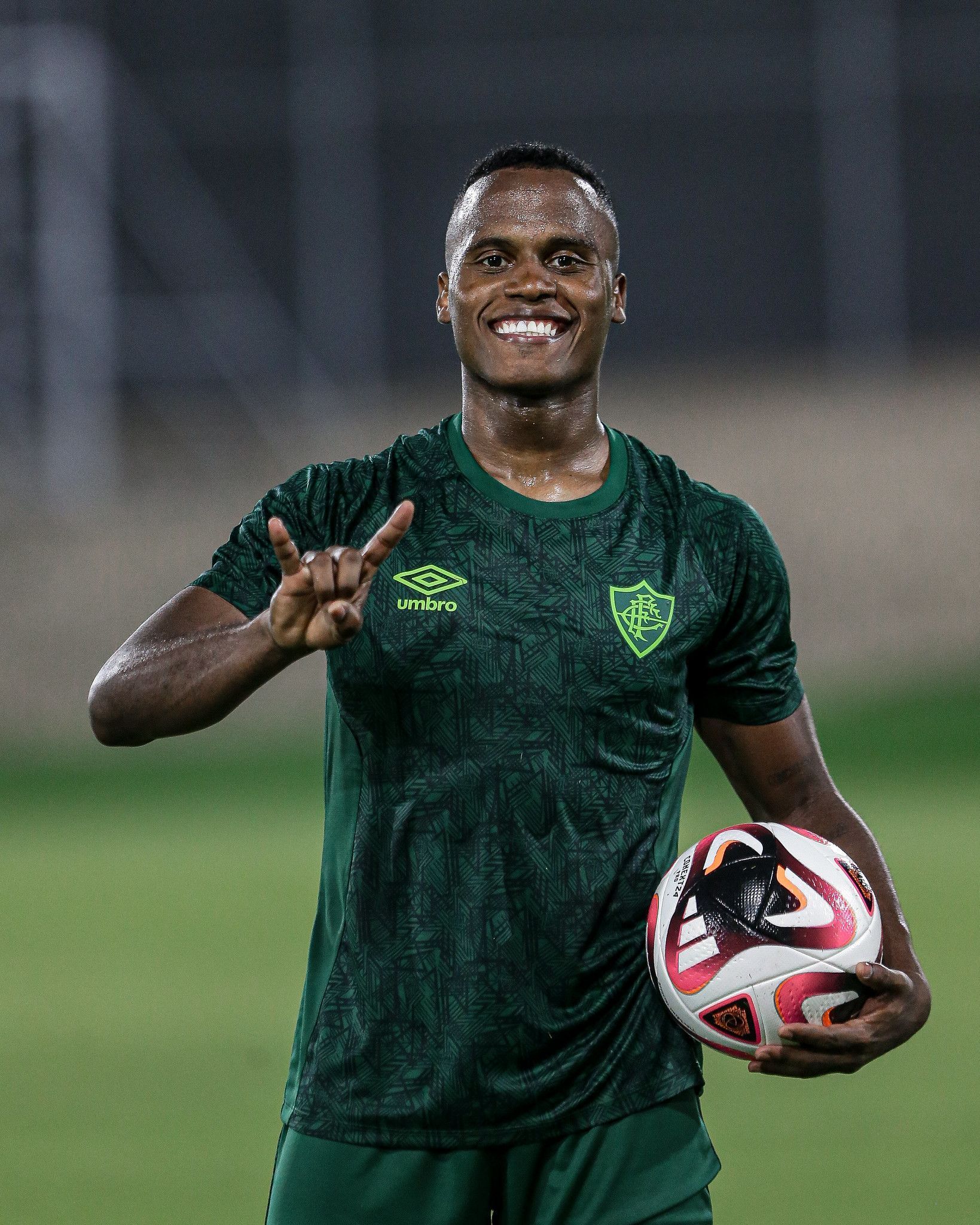 Arias vive ano de garçom no Fluminense e quer coroação com título mundial