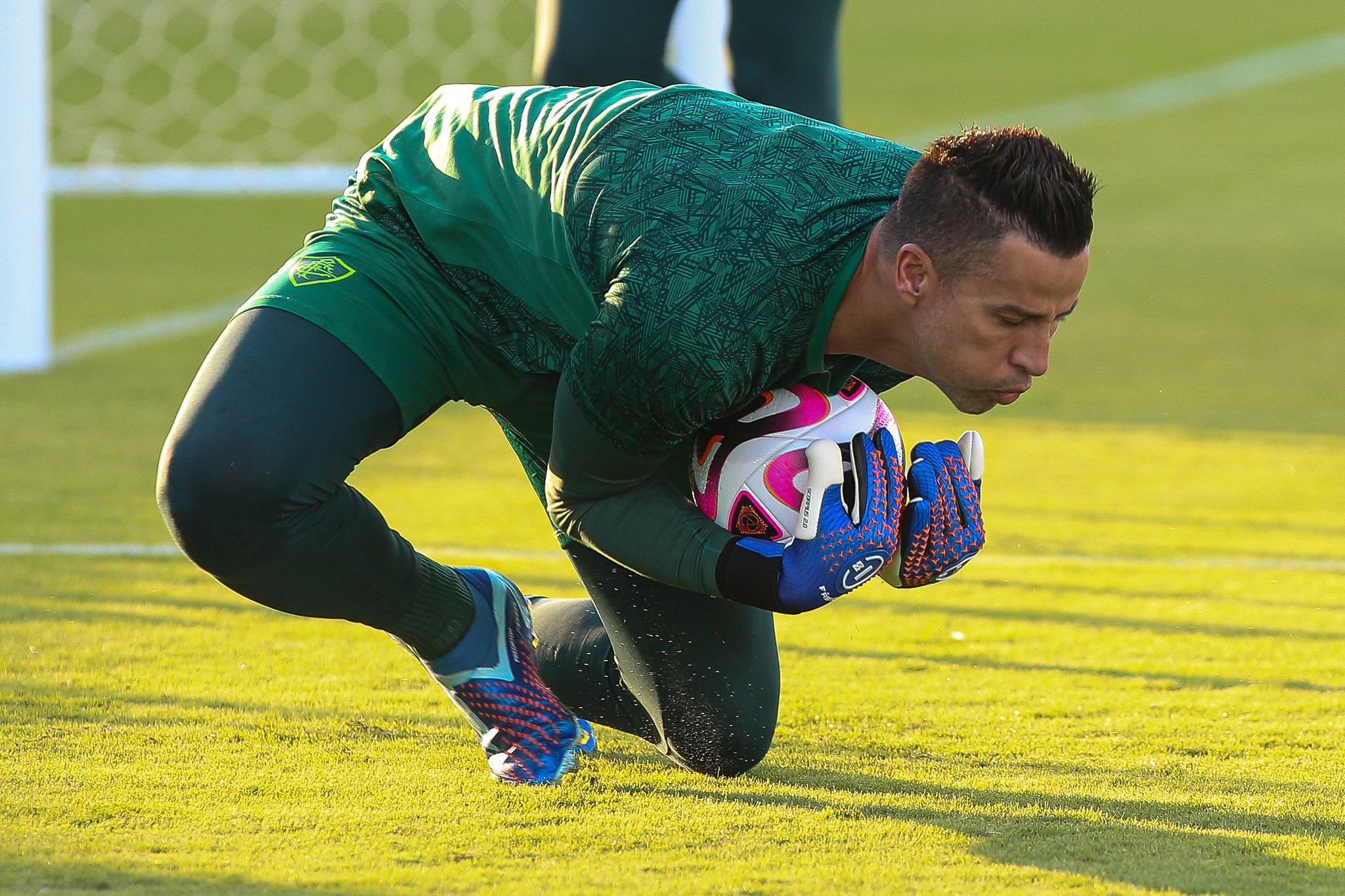 Site do Manchester City faz scout do time do Fluminense e elogia Fábio