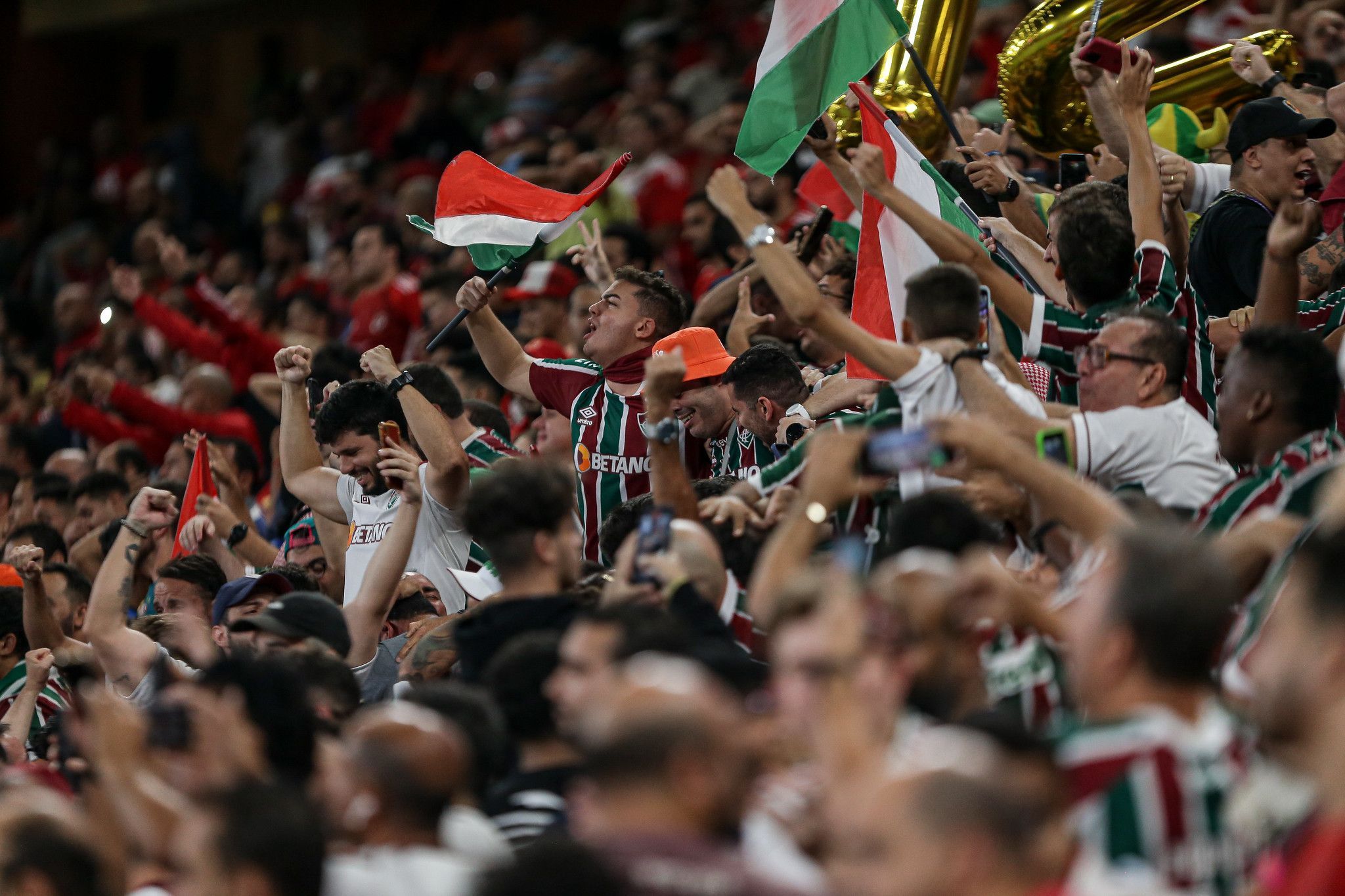 CazéTV bate mais de um milhão de acessos simultâneos em jogo do Fluminense