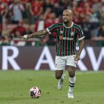 Felipe Melo responde jornal que comparou Fluminense a 'time de aposentados'