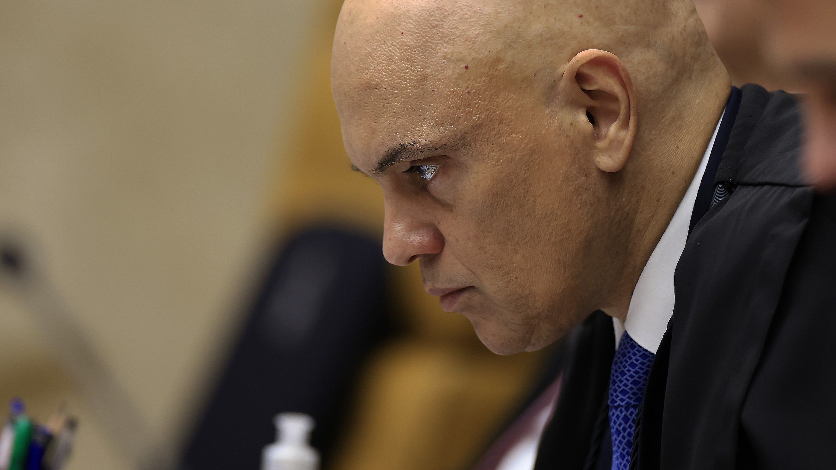 Moraes reitera ordem de desbloqueio de contas bancárias do X após promessa de pagamento de multas