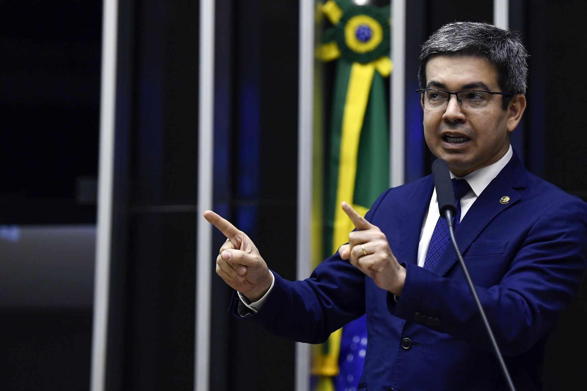 ‘Intenção de rompimento democrático’, diz Randolfe sobre monitoramento ilegal da Abin