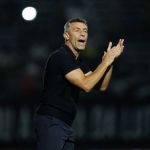 Bragantino oficializa renovação de contrato do técnico Pedro Caixinha