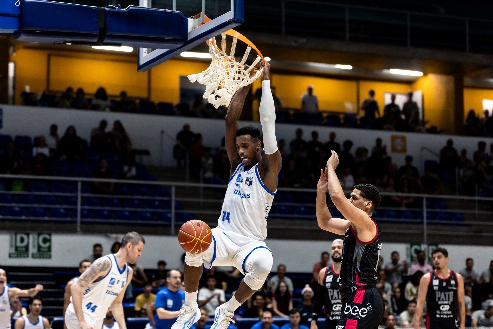 Minas vence o Pato Basquete em BH e emplaca terceira vitória seguida no NBB